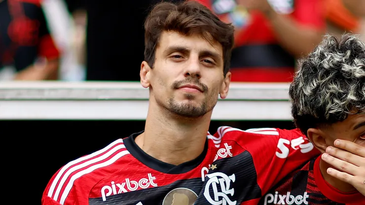 Grande clube brasileiro surpreende e pode fechar com o zagueiro Rodrigo Caio, ex-Flamengo. Foto: Buda Mendes/Getty Images