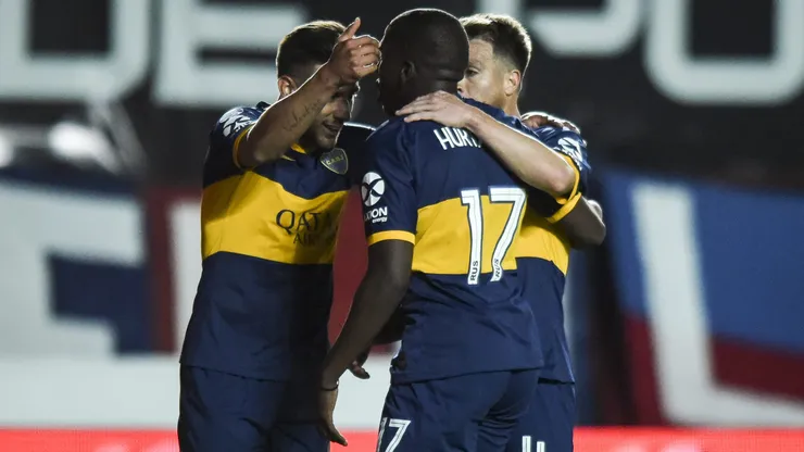 Jogadores do Boca Juniors comemorando gol contra o San Lorenzo. Clube argentino rescindiu com Jan Hurtado. Foto: Marcelo Endelli