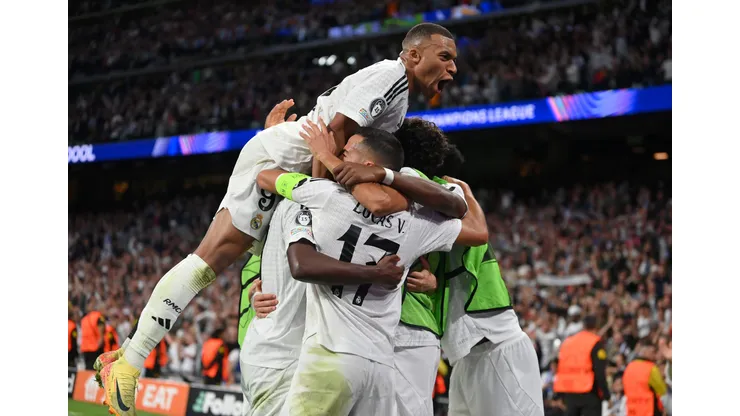 Jogadores do Real Madrid comemoram gol juntos. (Photo by Denis Doyle/Getty Images)