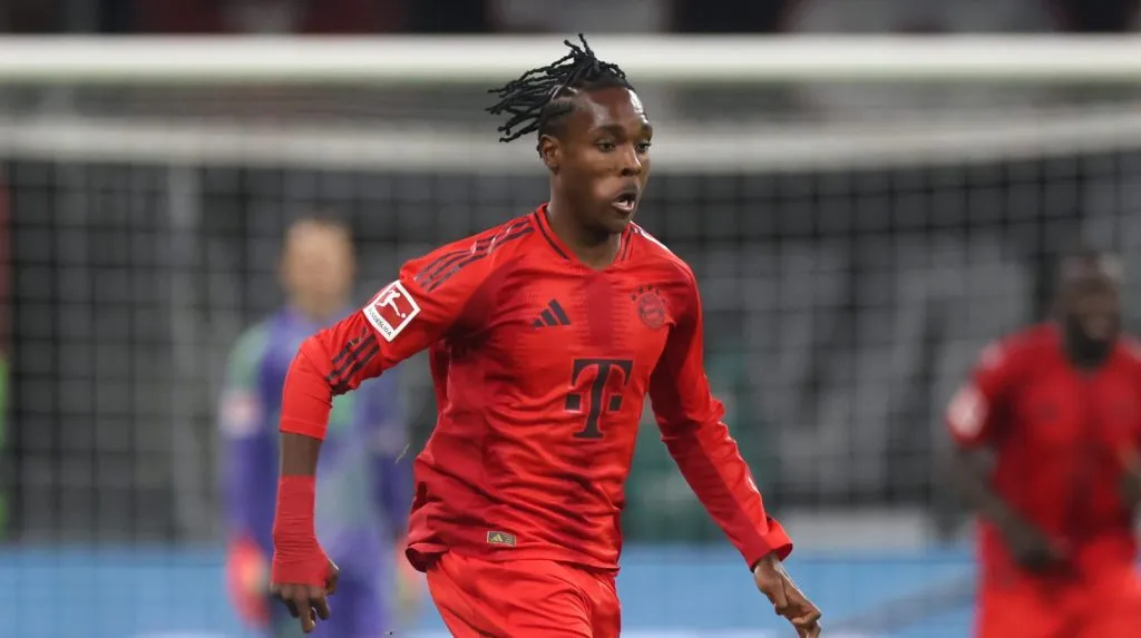 Mathys Tel em campo pelo Bayern de Munique (Alex Grimm/Getty Images)