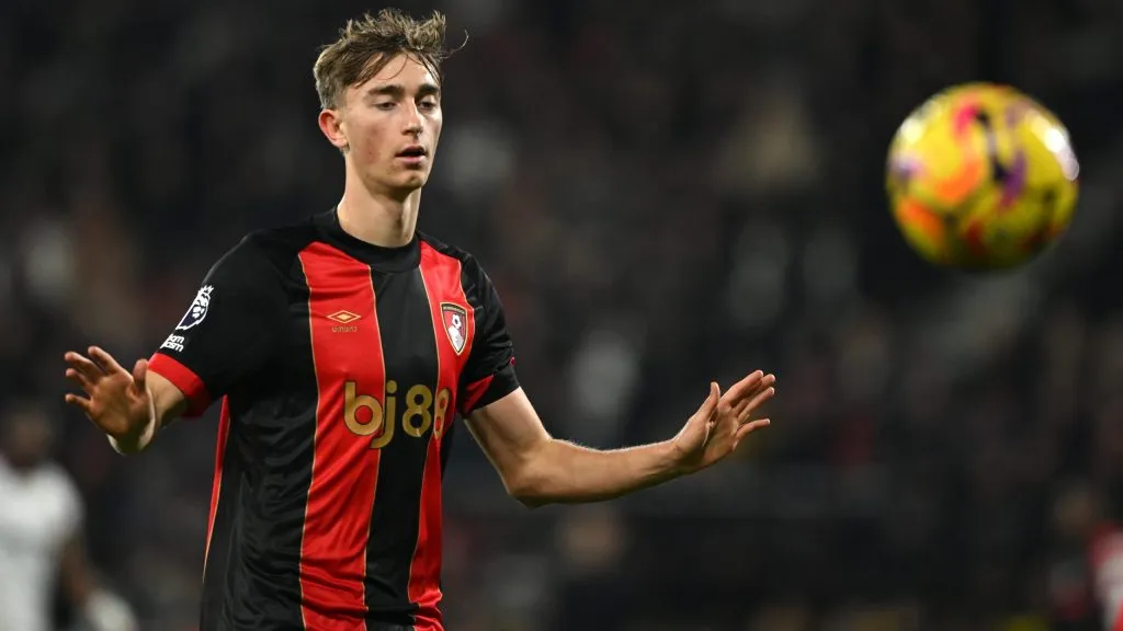 Dean Huijsen em jogo do Bournemouth. Foto: Mike Hewitt/Getty Images