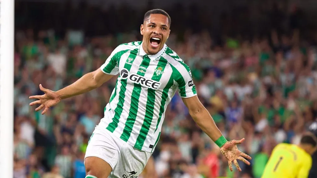Vitor Roque comemorando gol pelo Real Betis
