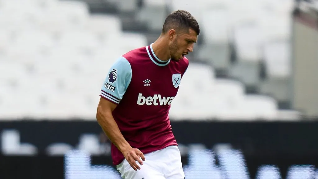 Guido Rodríguez, do West Ham United, passa a bola durante a partida amistosa de pré-temporada entre West Ham United e Celta de Vigo no London Stadium, em 10 de agosto de 2024, em Londres, Inglaterra. (Foto de Angel Martinez/Getty Images)