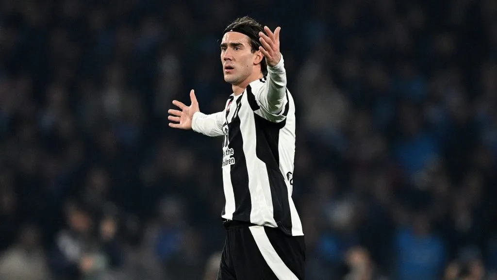 Dušan Vlahović, da Juventus, durante a partida da Serie A entre Napoli e Juventus no Estádio Diego Armando Maradona, em 25 de janeiro de 2025, em Nápoles, Itália. (Foto por Francesco Pecoraro/Getty Images)