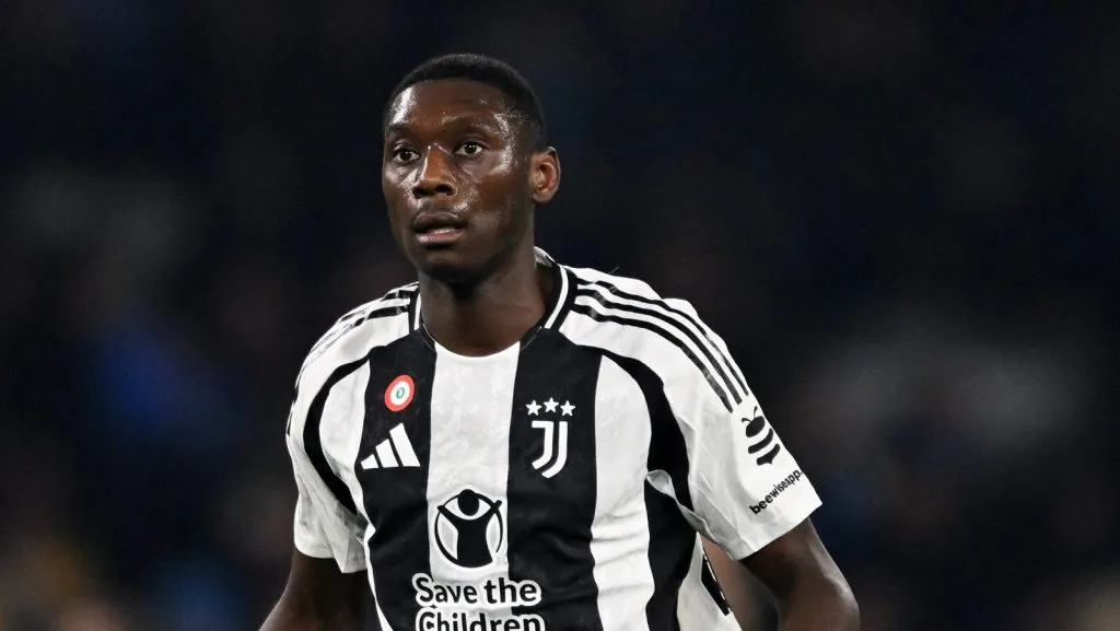 Randal Kolo Muani, da Juventus, durante a partida da Serie A entre Napoli e Juventus no Estádio Diego Armando Maradona, em 25 de janeiro de 2025, em Nápoles, Itália. (Foto por Francesco Pecoraro/Getty Images)