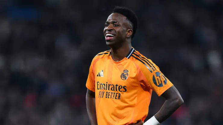Vinicius Jr ajuda Real Madrid por Davies.
