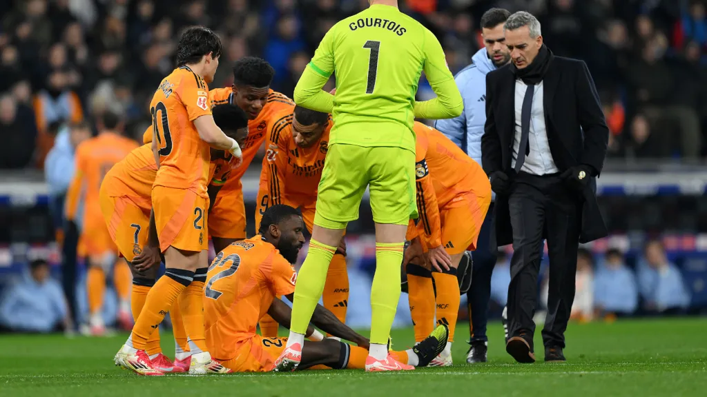 Rüdiger sofre lesão pelo Real Madrid (Photo by David Ramos/Getty Images)