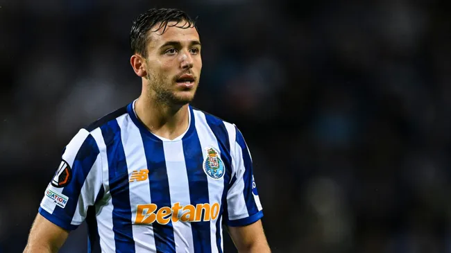 Nico González em jogo do Porto (Photo by Octavio Passos/Getty Images)