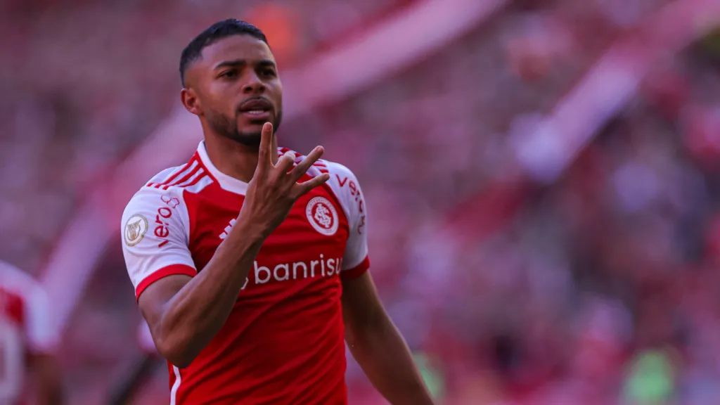 Wanderson jogador do Internacional comemora seu gol (foto: Maxi Franzoi/AGIF)
