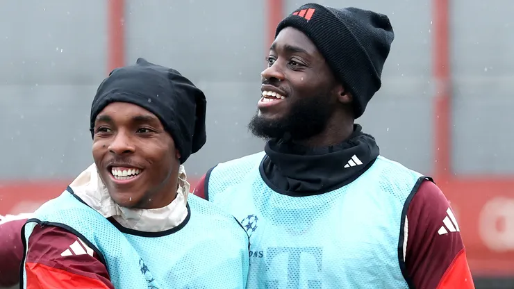Mathys Tel e Dayot Upamecano pelo Bayern de Munique