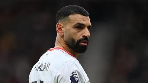 Time na Premier League passa o Liverpool e anuncia sucessor de Salah.