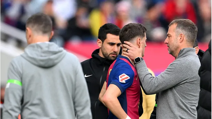 Gavi sofreu um choque de cabeça preocupante durante a partida entre Barcelona e Alavés, resultando em sua substituição. (Foto de David Ramos/Getty Images)