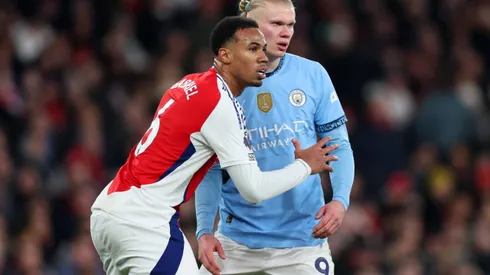 Magalhães e Haaland em disputa pela bola (Photo by Alex Pantling/Getty Images)