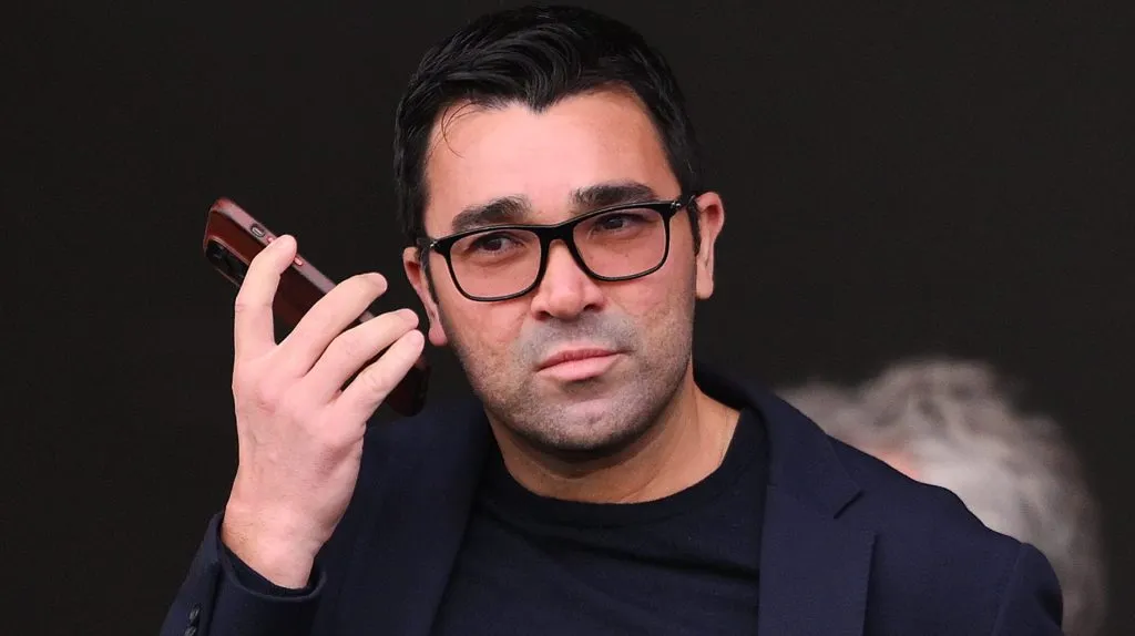 Deco, de jaqueta preta, pelo Barcelona. (Photo by David Ramos/Getty Images)