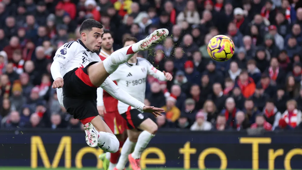 Andreas Pereira marca gol contra o Fulham (Photo by Alex Livesey/Getty Images)