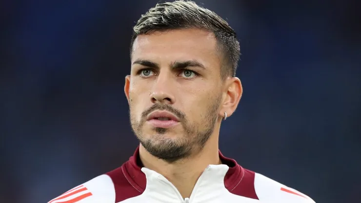 Leandro Paredes, meio-campista da Roma e da seleção argentina, confirmou a existência de uma cláusula contratual que facilita sua volta ao Boca Juniors. (Photo by Paolo Bruno/Getty Images)