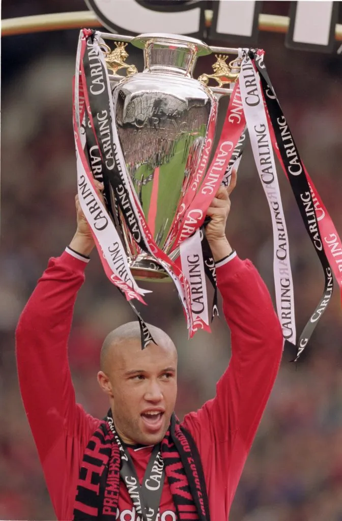 5 May 2001: Mikael Silvestre of Manchester United lifts the trophy and celebrates being crowned FA Carling Premier League Champions after the match against Derby played at Old Trafford in Manchester, England. Derby won the game 1-0. Mandatory Credit: Alex Livesey /Allsport