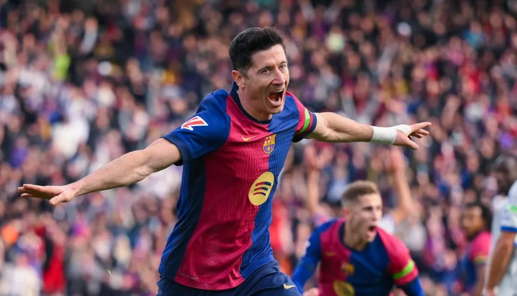 Lewandowski comemorando um gol pelo Barcelona (David Ramos/Getty Images)