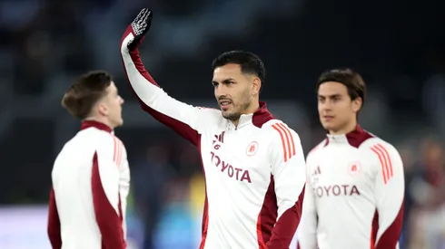 Leandro Paredes em jogo da Roma contra o Genoa. Volante pode se transferir para o Boca na próxima janela. Foto: Paolo Bruno/Getty Images