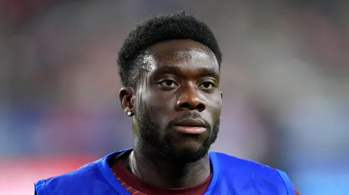 Ventilado no Real Madrid, Davies renova com o Bayern de Munique.