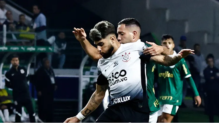 Yuri Alberto com o domínio da bola em partida entre Palmeiras e Corinthians. Foto: SPP Sport Press Photo. / Alamy Stock Photo