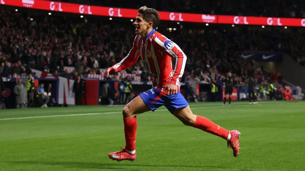 Giuliano Simeone em jogo do Atlético de Madrid.  Foto: Florencia Tan Jun/Getty Images