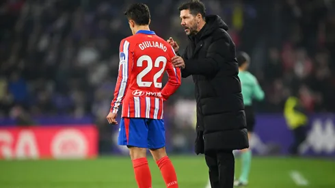 Diego e Giuliano Simeone, pai e filho, em jogo do Atlético de Madrid. Foto: Octavio Passos