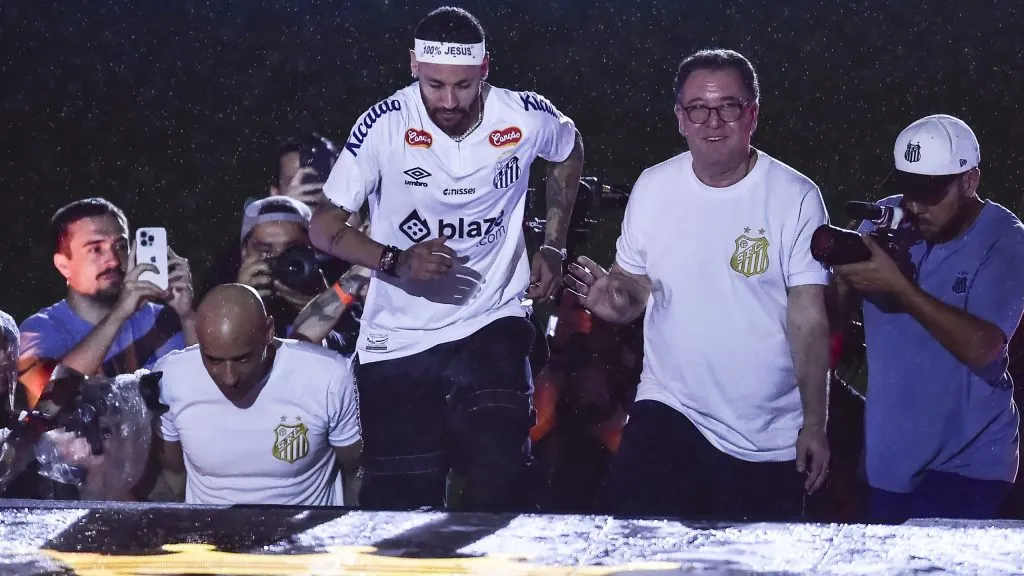 Neymar em sua apresentação de volta ao Santos. Foto: Mauro Horita/Getty Images