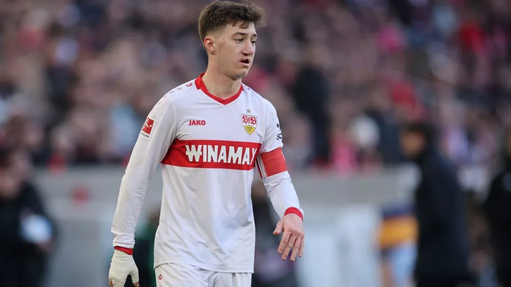 Angelo Stiller em jogo do Stuttgart. Foto: Alex Grimm/Getty Images
