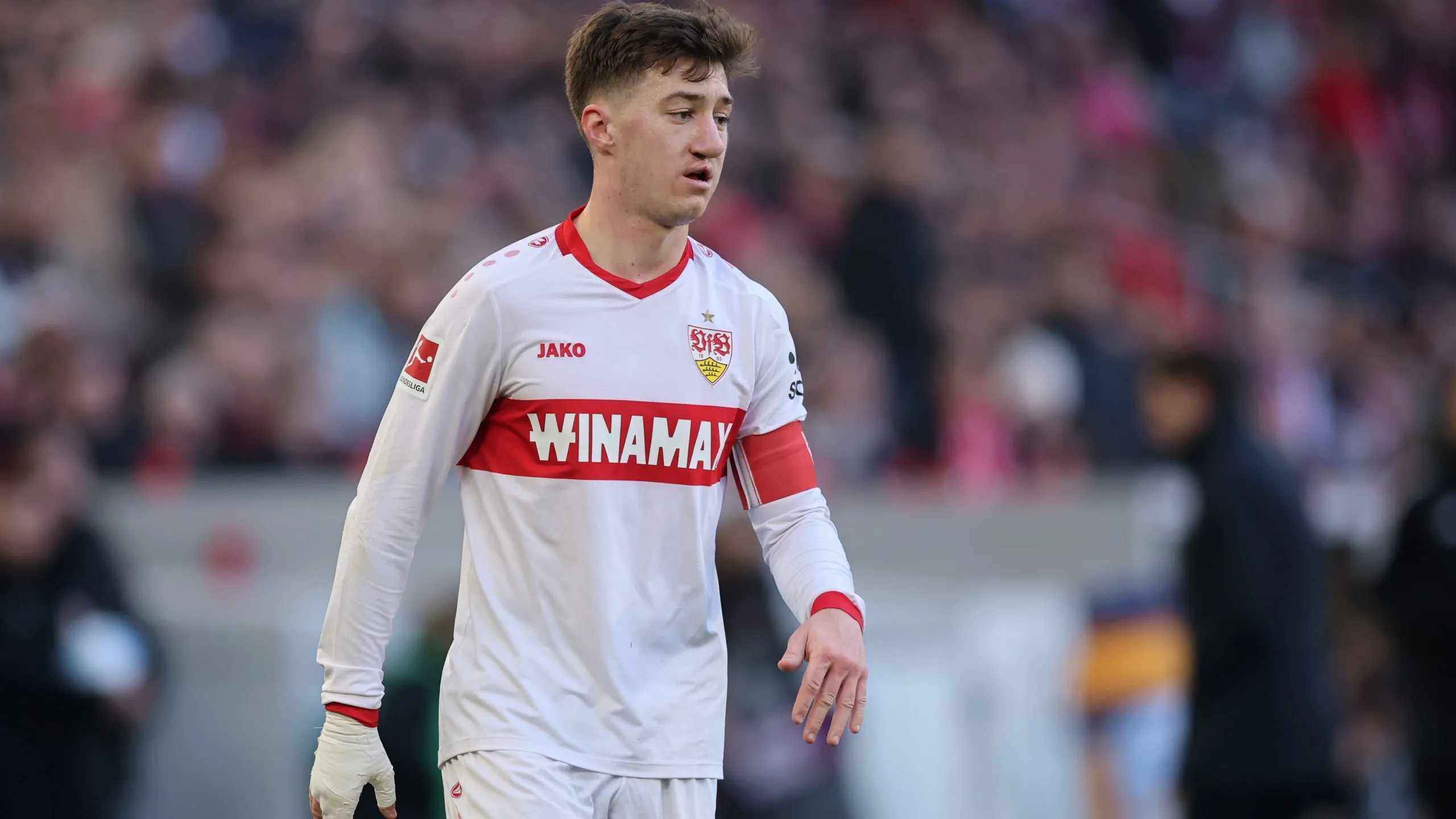 Além de De Jong, que é alvo do clube há algum tempo, Angelo Stiller é outro alvo que o Liverpool tem em sua lista de desejos para a próxima janela de transferências, segundo o portal CaughtOffside (Photo by Alex Grimm/Getty Images)