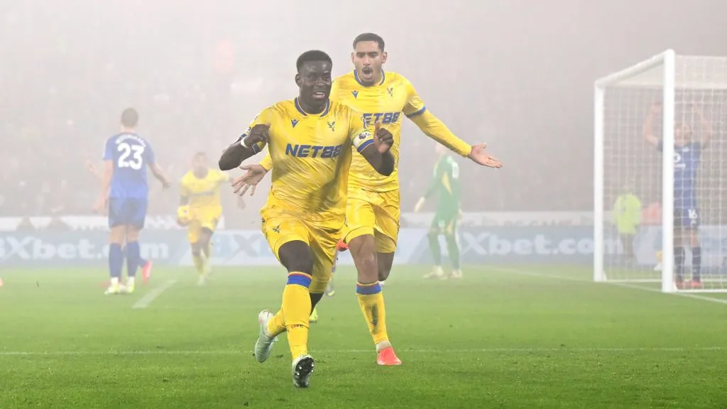 Marc Guéhi comemorando gol. Foto: Shaun Botterill/Getty Images