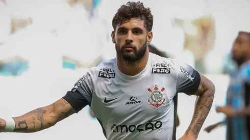 Memphis Depay gera influência e Yuri Alberto pode deixar o Corinthians. (Photo by Pedro H. Tesch/Getty Images)