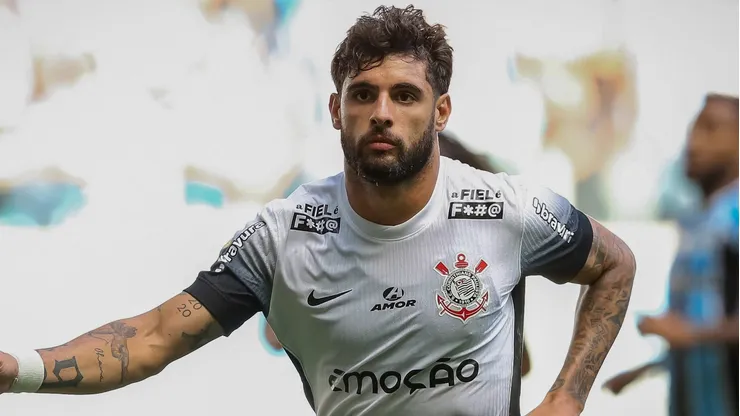 Memphis Depay gera influência e Yuri Alberto pode deixar o Corinthians. (Photo by Pedro H. Tesch/Getty Images)