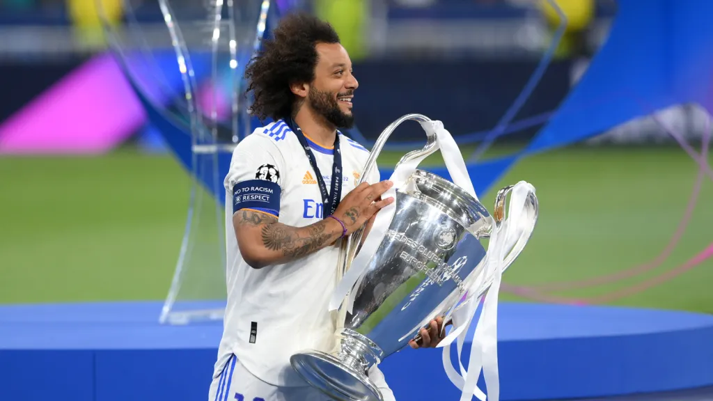 Marcelo com o troféu da Champions League (Photo by Shaun Botterill/Getty Images)