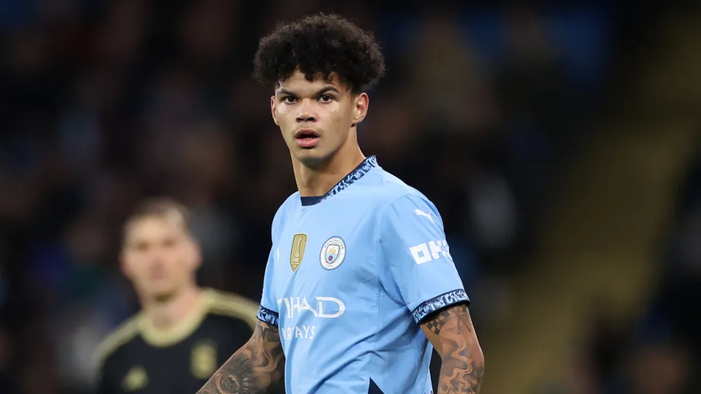 Nico O’Reilly em partida pelo Manchester City (Photo by Michael Steele/Getty Images)