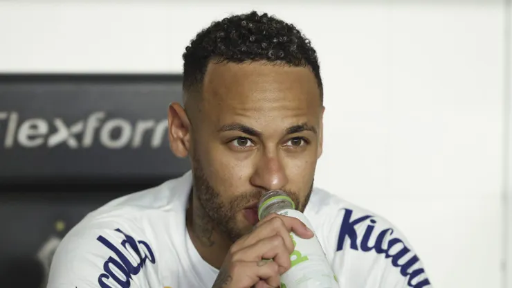 Neymar pede ao presidente Marcelo Teixeira que faça reforma no centro de treinamento. Foto: Alexandre Schneider/Getty Images