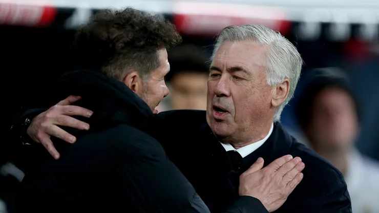 Diego Simeone e Carlo Ancelotti antes de encontro do Real Madrid com o Atlético de Madrid