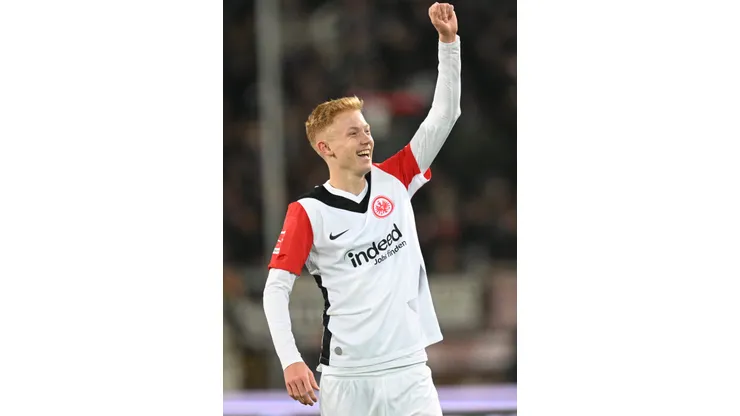 Hugo Larsson em jogo do Eintracht Frankfurt. Foto: Stuart Franklin