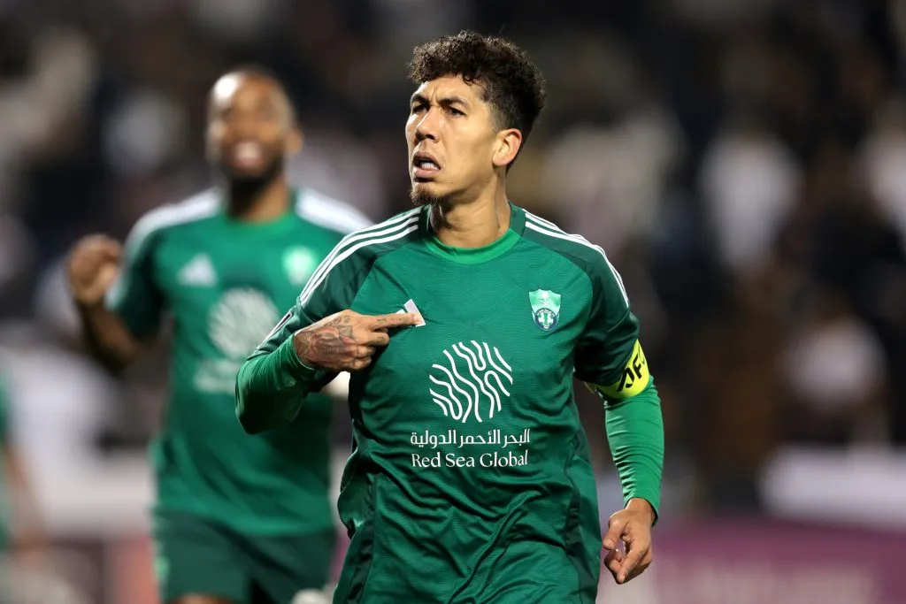 Firmino atuando pelo Al-Ahli (Photo by Mohamed Farag/Getty Images)