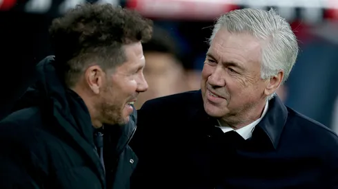 Diego Simeone e Ancelotti em jogo entre Real Madrid e Atlético de Madrid