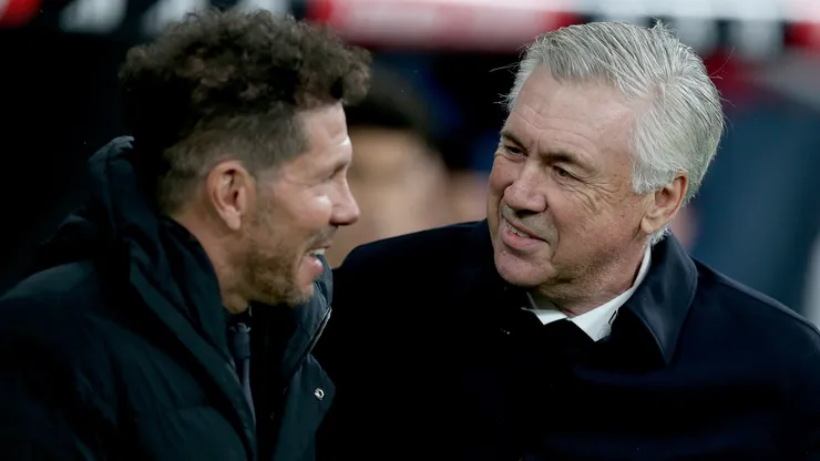 Diego Simeone e Ancelotti em jogo entre Real Madrid e Atlético de Madrid