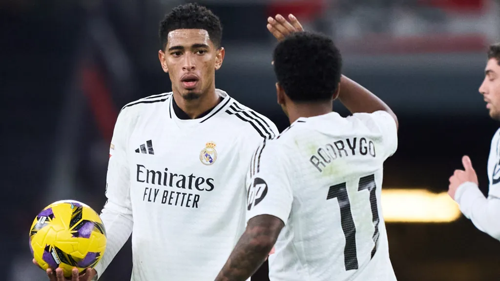 Bellingham ao lado de Rodrygo. Foto: Juan Manuel Serrano Arce/Getty Images