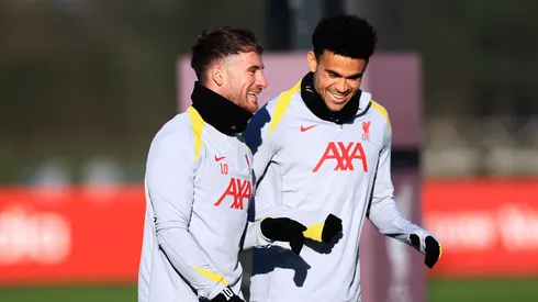 Alexis Mac Allister junto com Luis Díaz em treino