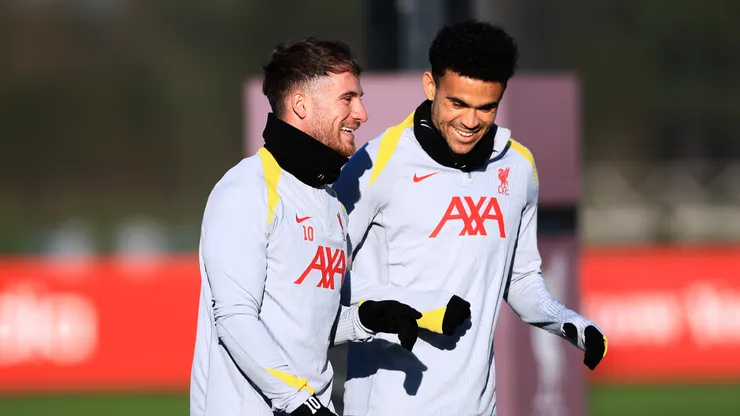 Alexis Mac Allister junto com Luis Díaz em treino