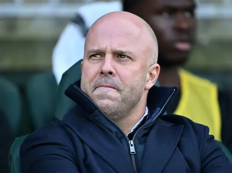 Arne Slot defende escalação após eliminação do Liverpool: "Não há..."