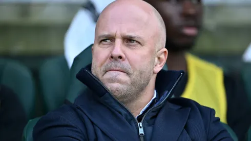 Arne Slot, técnico do Liverpool (Photo by Dan Mullan/Getty Images)