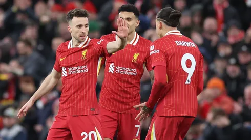 Diogo Jota, Luis Díaz e Darwin Nuñez durante partida pelo Liverpool