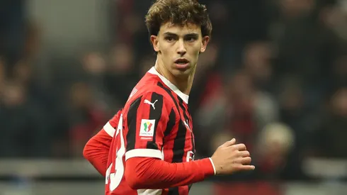João Félix com a camisa do Milan (Photo by Marco Luzzani/Getty Images)