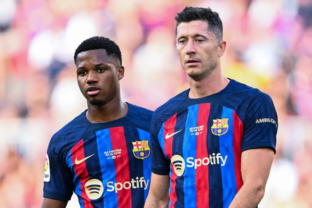 Lewandowski vem ajudando Ansu Fati no Barcelona&nbsp;(Photo by David Ramos/Getty Images)
