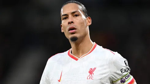 Recusado pelo Real Madrid, Van Dijk, do Liverpool, encaminha acordo com outro gigante europeu (Photo by Mike Hewitt/Getty Images)